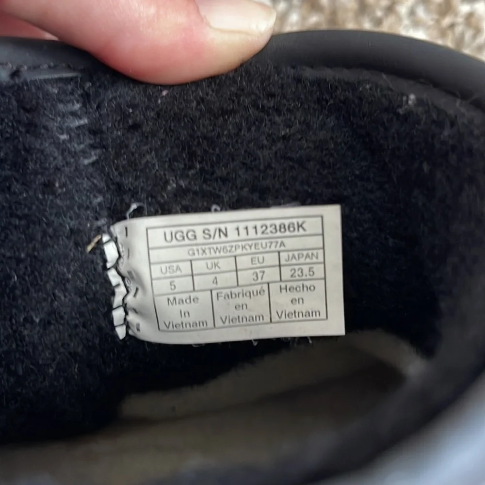 UGG Classic Boot Clear Mini Waterproof Size 5 Black - Picture 11 of 14